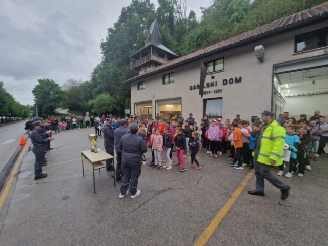 Podelitev medalj in pokala najboljši ekipi