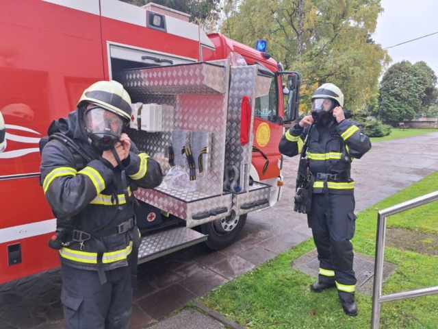 Slika 2 Opremljanje gasilcev